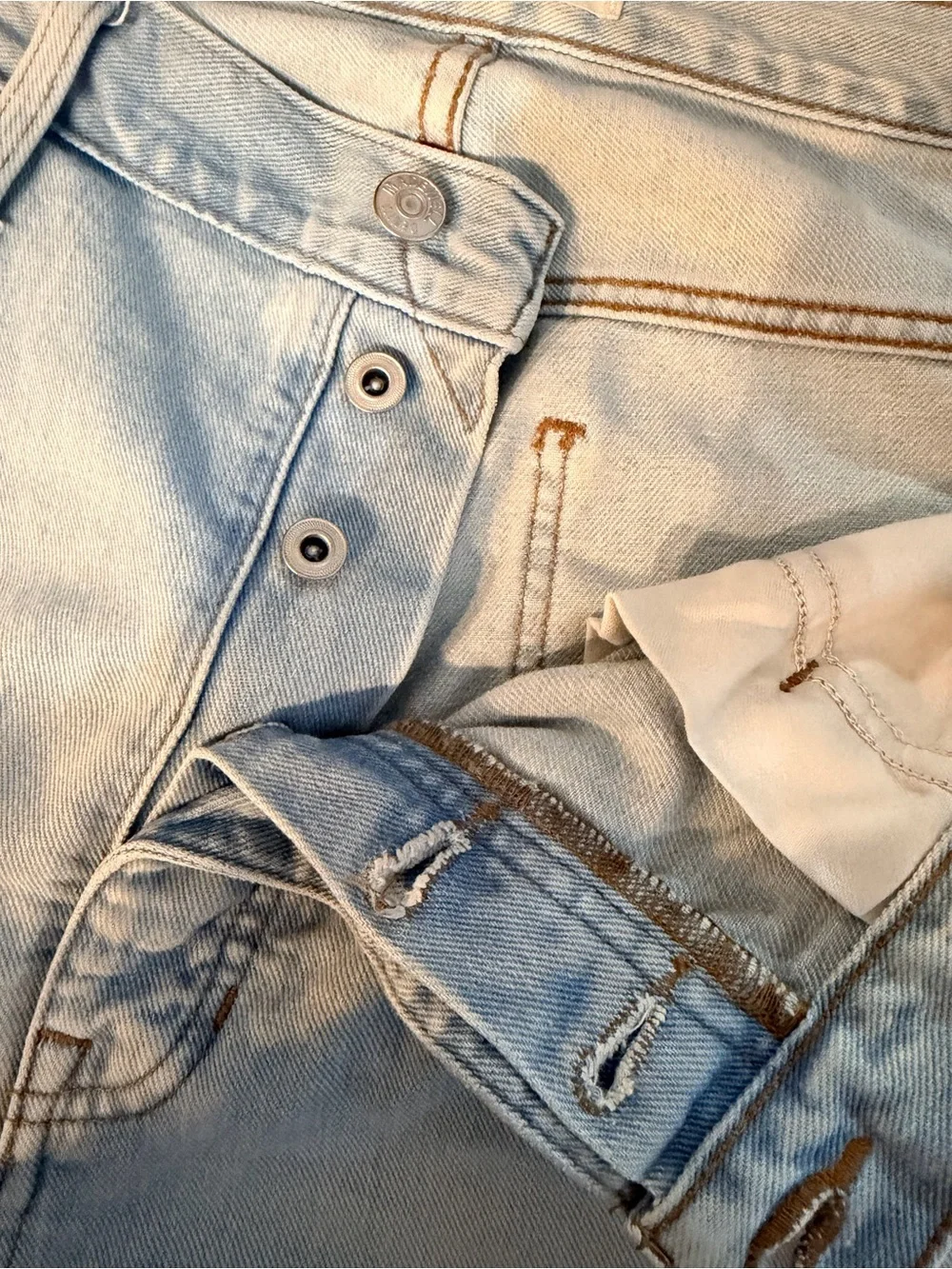 Madewell The Dad Jean Light Wash Size 32 Light Wash Distressed Button Fly